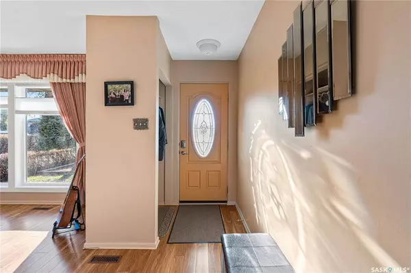 805 Glasgow STREET, Saskatoon, SK S7J 0N8