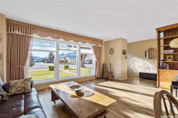 805 Glasgow STREET, Saskatoon, SK S7J 0N8