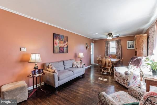 1 LAGUNA DR, Magnolia, NJ 08049