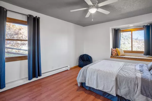 5425 Quemazon, Los Alamos, NM 87544