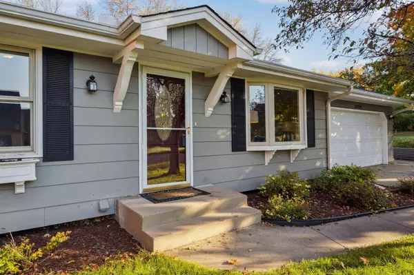 112220 James CT, Chaska, MN 55318