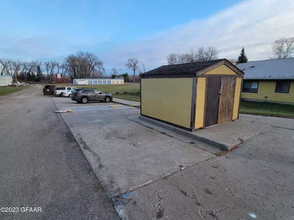 630/646 LEWIS Avenue, Larimore, ND 58251