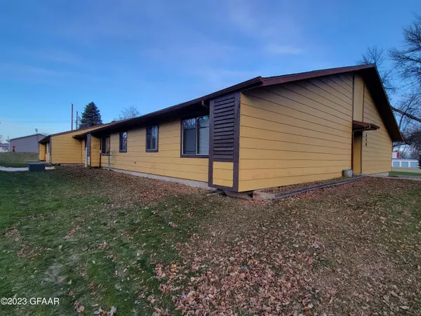 630/646 LEWIS Avenue, Larimore, ND 58251