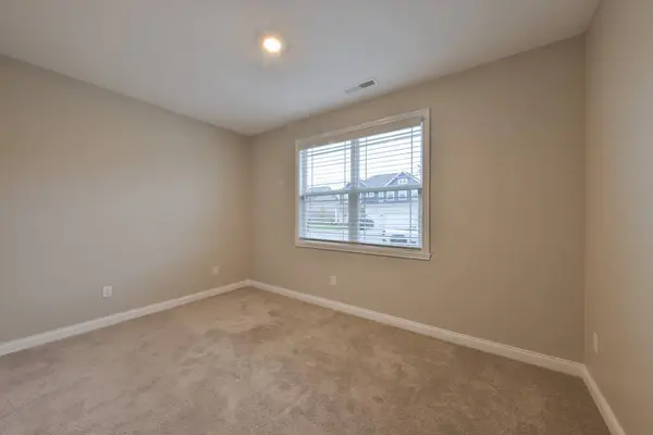 6198 Dugan DR, Whitestown, IN 46075