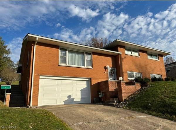 101 Orchard DR, St. Clairsville, OH 43950