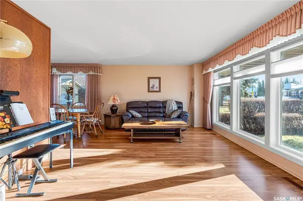 805 Glasgow STREET, Saskatoon, SK S7J 0N8