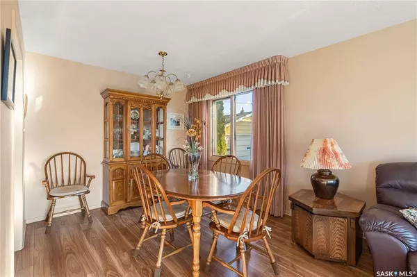 805 Glasgow STREET, Saskatoon, SK S7J 0N8