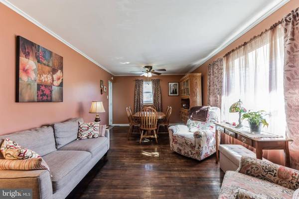 1 LAGUNA DR, Magnolia, NJ 08049