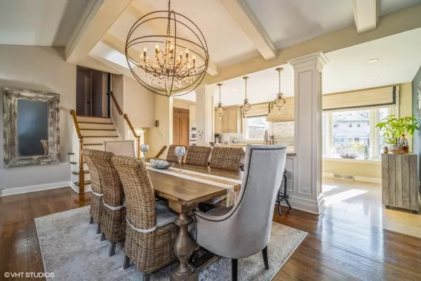 1107 E LINDEN LN, Mount Prospect, IL 60056