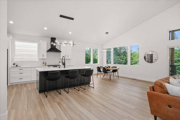 1712 W Toni Rae Dr, Spokane, WA 99218