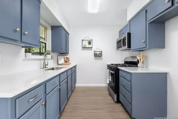 211 JOE BLANKS ST, San Antonio, TX 78237-2330