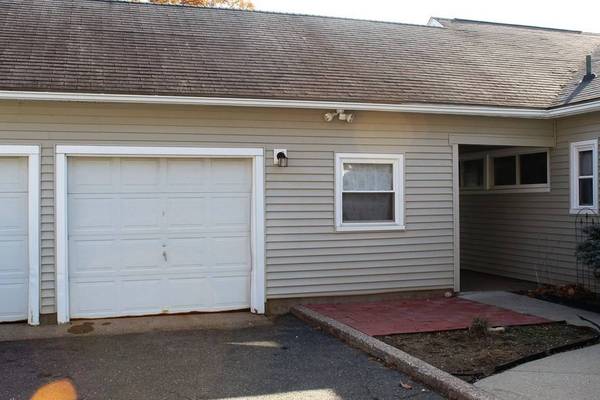 152 Greenwood Ter #152, Chicopee, MA 01022