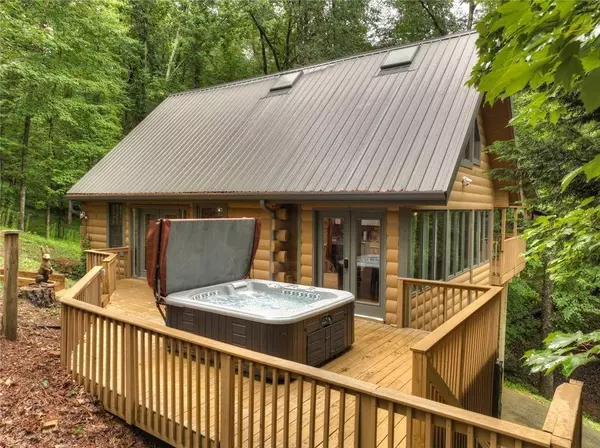 366 Spindrift Ct, Ellijay, GA 30540