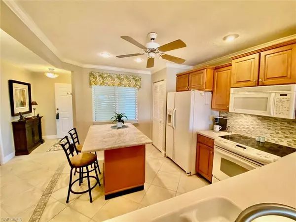 3675 Amberly CIR #C308, Naples, FL 34112