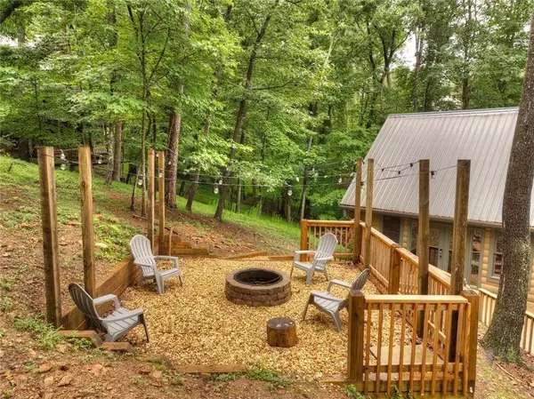 366 Spindrift Ct, Ellijay, GA 30540