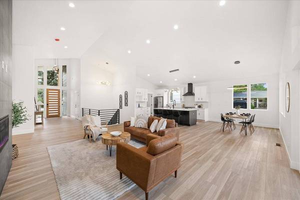 1712 W Toni Rae Dr, Spokane, WA 99218