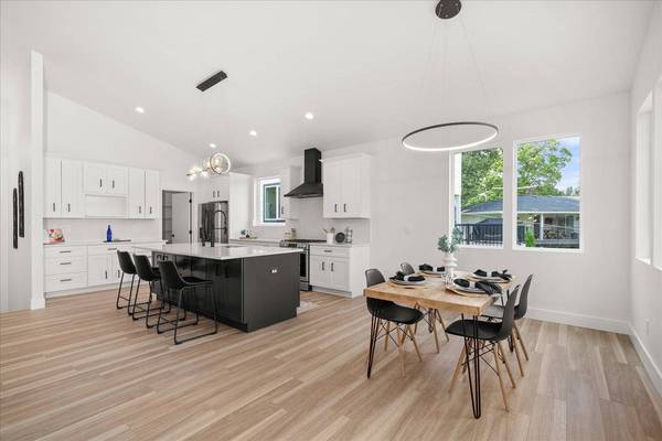 1712 W Toni Rae Dr, Spokane, WA 99218