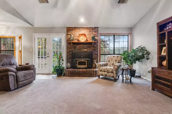 9000 Henderson Road, Pine Bluff, AR 71603