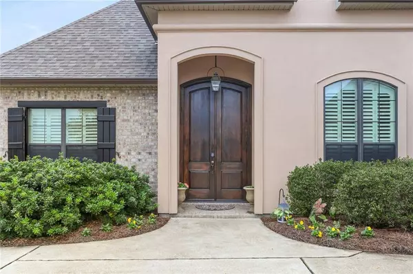 303 LAC IBERVILLE DR, Luling, LA 70070