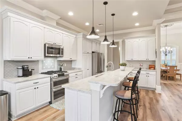 303 LAC IBERVILLE DR, Luling, LA 70070