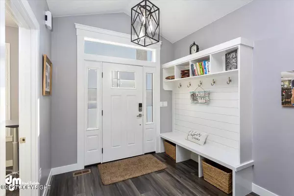 6949 E Gateway DR, Palmer, AK 99645