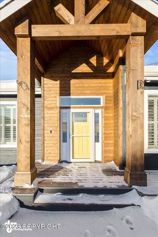 6949 E Gateway DR, Palmer, AK 99645