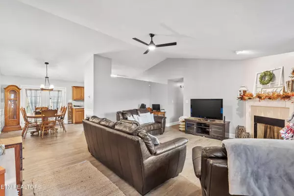 282 Walnut LN, Corryton, TN 37721