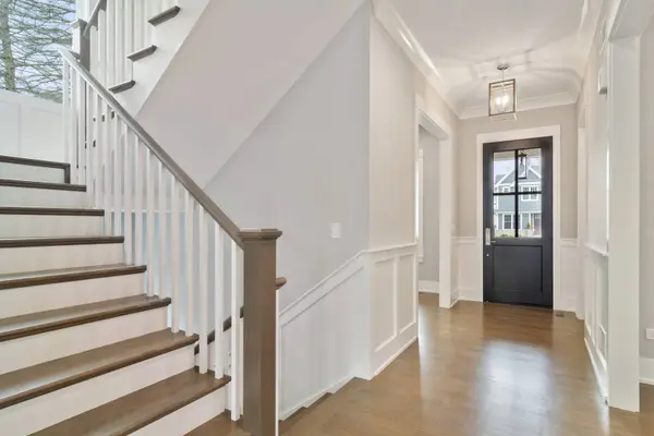 901 Cedar LN, Northbrook, IL 60062