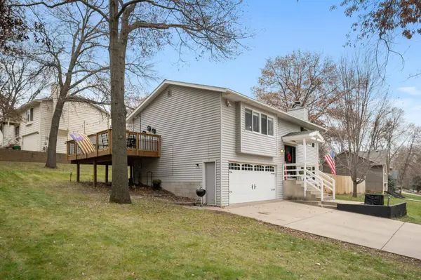 402 Glenmar AVE, Mahtomedi, MN 55115