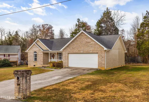 282 Walnut LN, Corryton, TN 37721