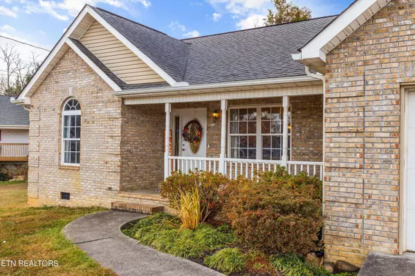 282 Walnut LN, Corryton, TN 37721