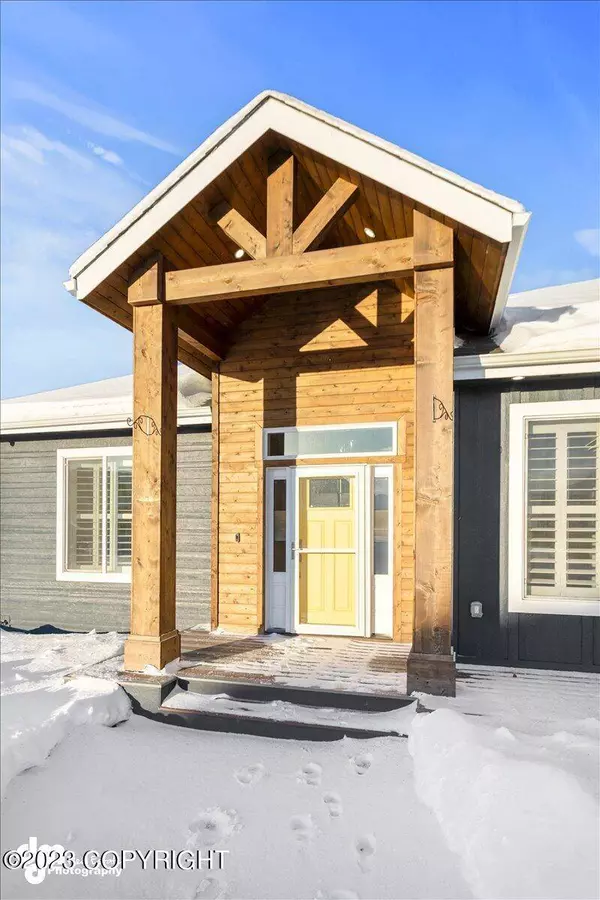 6949 E Gateway DR, Palmer, AK 99645