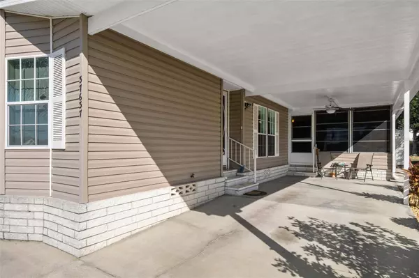 37637 NEUKOM AVE, Zephyrhills, FL 33541