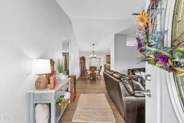 282 Walnut LN, Corryton, TN 37721