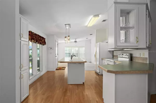 37637 NEUKOM AVE, Zephyrhills, FL 33541