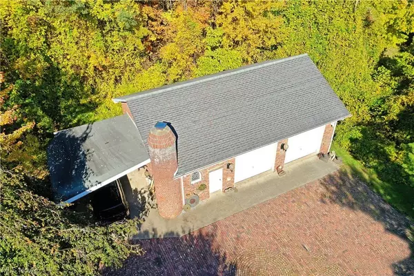 1835 Warner RD, Hubbard, OH 44425