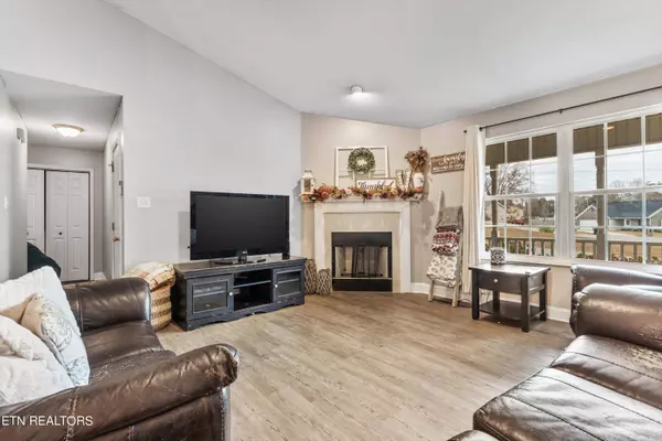 282 Walnut LN, Corryton, TN 37721