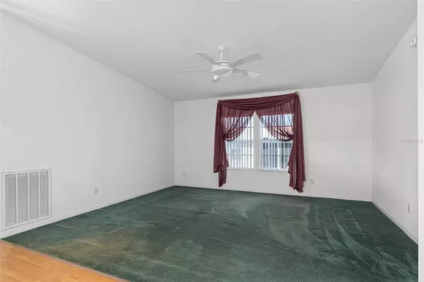 37637 NEUKOM AVE, Zephyrhills, FL 33541