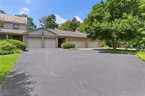 110 Brookpark, Canfield, OH 44406