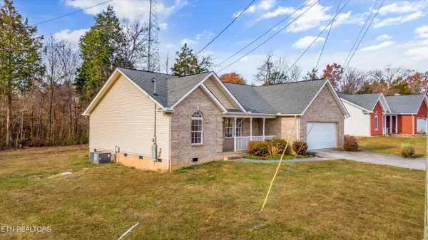 282 Walnut LN, Corryton, TN 37721