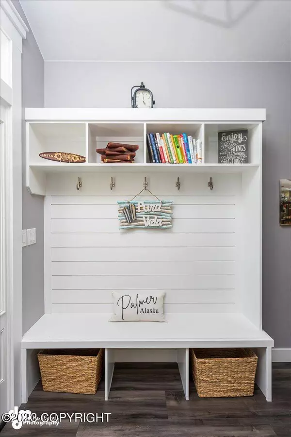 6949 E Gateway DR, Palmer, AK 99645