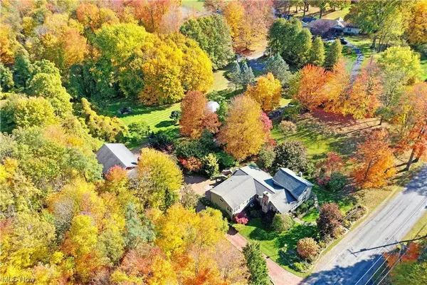 1835 Warner RD, Hubbard, OH 44425