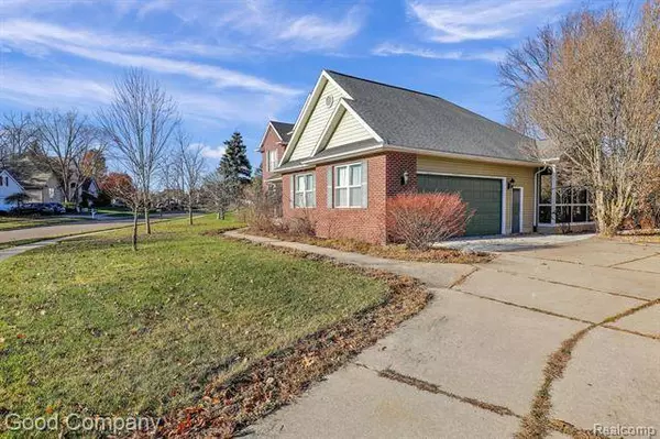 16925 BROADVIEW Drive, East Lansing, MI 48823