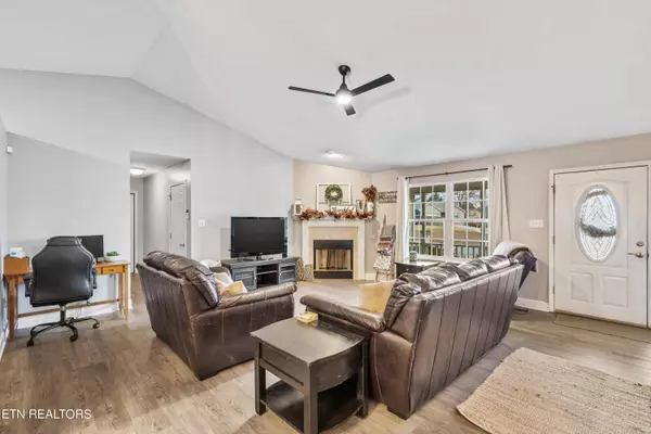 282 Walnut LN, Corryton, TN 37721