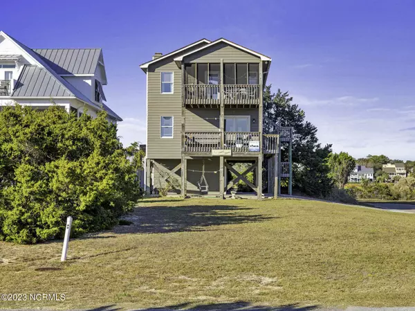 2702 W Pelican Drive, Oak Island, NC 28465