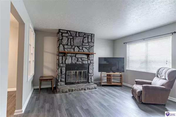 1386 Kingswood Way, Radcliff, KY 40160