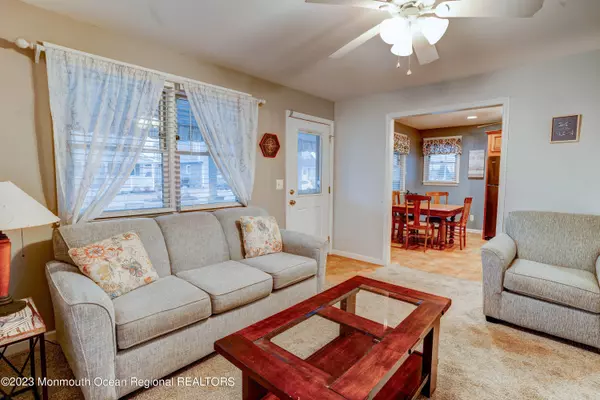 313 Roberts Avenue, Seaside Park, NJ 08752