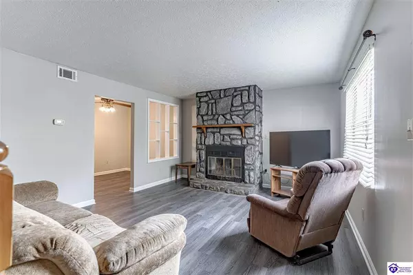 1386 Kingswood Way, Radcliff, KY 40160