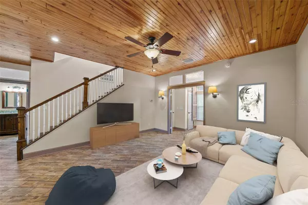 12189 74TH AVE, Seminole, FL 33772