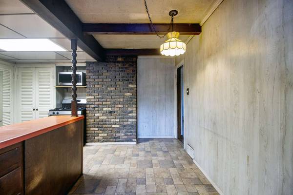 2N110 Linda LN, Carol Stream, IL 60188